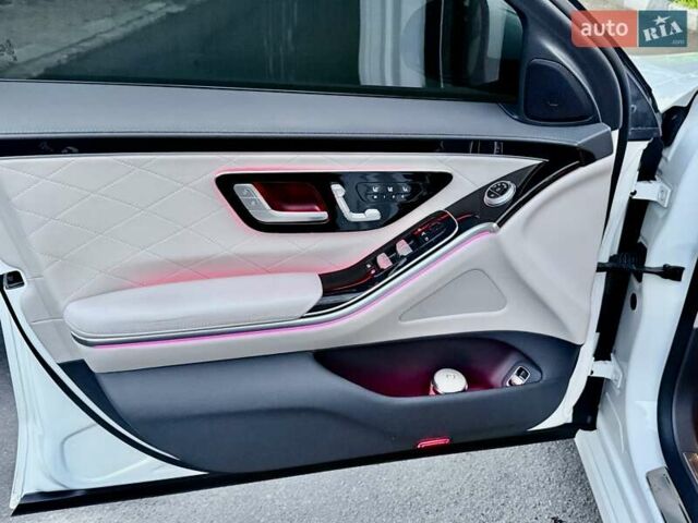 Білий Мерседес С Клас, об'ємом двигуна 3 л та пробігом 36 тис. км за 127000 $, фото 124 на Automoto.ua