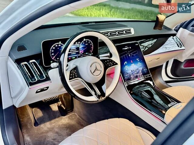 Білий Мерседес С Клас, об'ємом двигуна 3 л та пробігом 36 тис. км за 127000 $, фото 128 на Automoto.ua