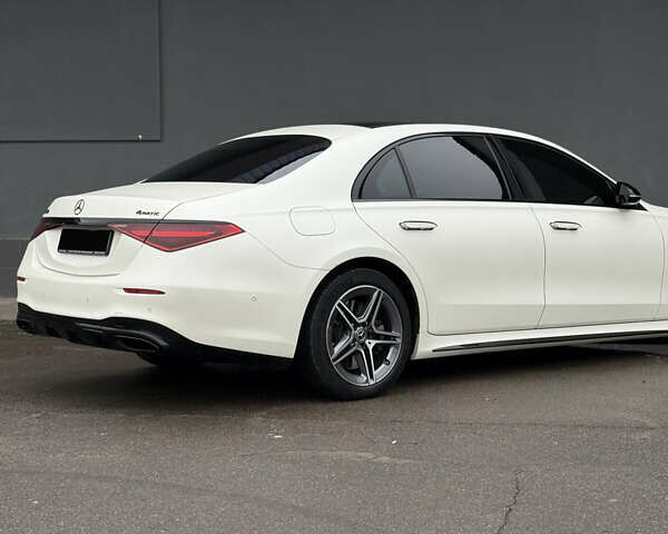 Белый Мерседес С Класс, объемом двигателя 4 л и пробегом 140 тыс. км за 100000 $, фото 7 на Automoto.ua