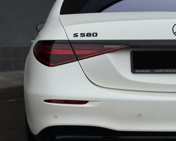 Белый Мерседес С Класс, объемом двигателя 4 л и пробегом 140 тыс. км за 100000 $, фото 10 на Automoto.ua