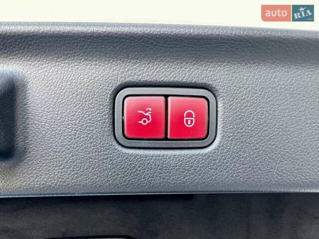 Белый Мерседес С Класс, объемом двигателя 3.98 л и пробегом 42 тыс. км за 102900 $, фото 15 на Automoto.ua