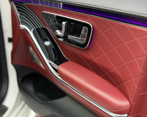 Белый Мерседес С Класс, объемом двигателя 4 л и пробегом 140 тыс. км за 100000 $, фото 32 на Automoto.ua