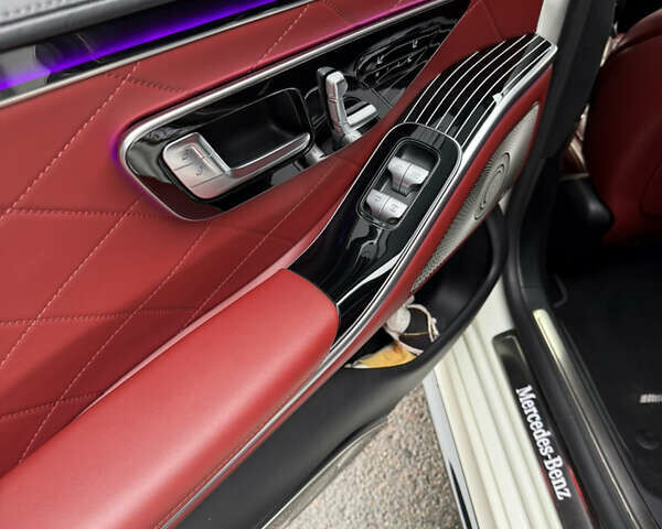 Белый Мерседес С Класс, объемом двигателя 4 л и пробегом 140 тыс. км за 100000 $, фото 34 на Automoto.ua