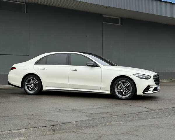 Белый Мерседес С Класс, объемом двигателя 4 л и пробегом 140 тыс. км за 100000 $, фото 4 на Automoto.ua