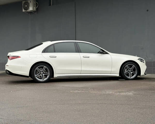 Белый Мерседес С Класс, объемом двигателя 4 л и пробегом 140 тыс. км за 100000 $, фото 6 на Automoto.ua