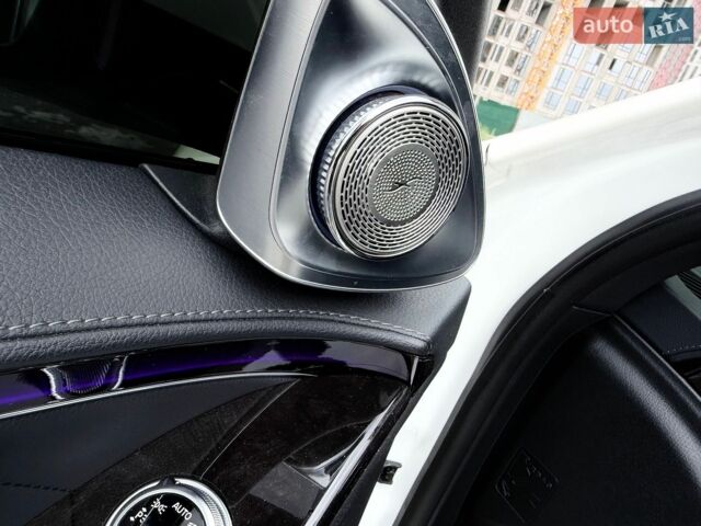 Білий Мерседес С Клас, об'ємом двигуна 3 л та пробігом 76 тис. км за 93222 $, фото 42 на Automoto.ua