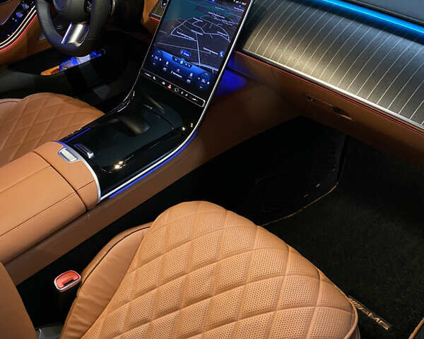 Білий Мерседес С Клас, об'ємом двигуна 3.98 л та пробігом 6 тис. км за 178000 $, фото 9 на Automoto.ua