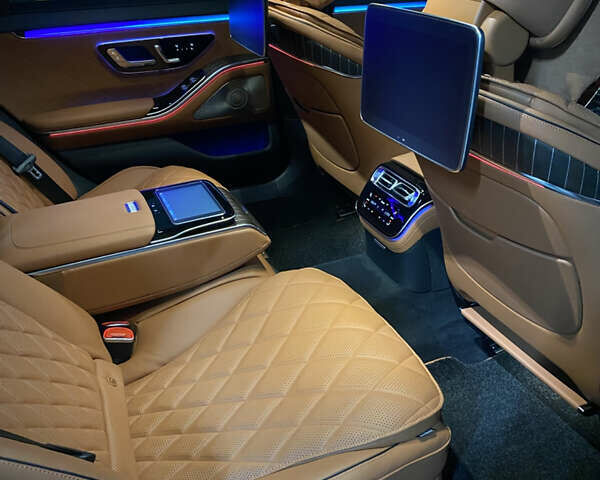 Білий Мерседес С Клас, об'ємом двигуна 3.98 л та пробігом 6 тис. км за 178000 $, фото 11 на Automoto.ua