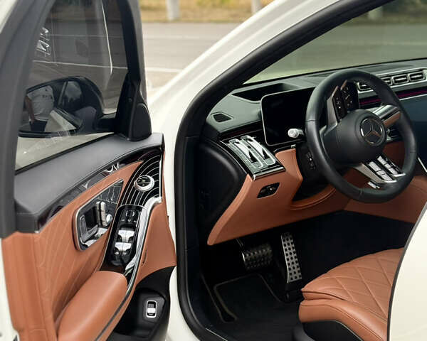 Белый Мерседес С Класс, объемом двигателя 3 л и пробегом 77 тыс. км за 113000 $, фото 13 на Automoto.ua