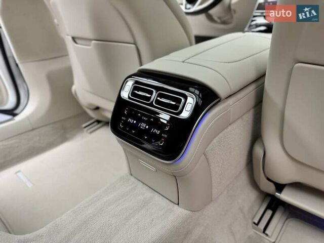 Білий Мерседес С Клас, об'ємом двигуна 3 л та пробігом 2 тис. км за 157700 $, фото 57 на Automoto.ua