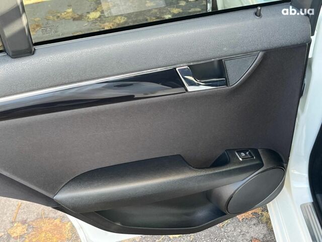 Мерседес С Класс 2010 в Киеве на Automoto.ua Белый Мерседес С Класс, объемом двигателя 2.1 л и пробегом 412 тыс. км за 8990 $, фото 26 на Automoto.ua