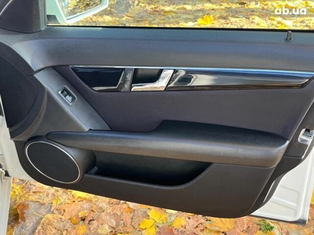 Мерседес С Класс 2010 в Киеве на Automoto.ua Белый Мерседес С Класс, объемом двигателя 2.1 л и пробегом 412 тыс. км за 8990 $, фото 32 на Automoto.ua