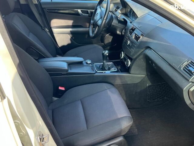 Мерседес С Класс 2010 в Киеве на Automoto.ua Белый Мерседес С Класс, объемом двигателя 2.1 л и пробегом 412 тыс. км за 8990 $, фото 29 на Automoto.ua