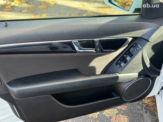 Мерседес С Класс 2010 в Киеве на Automoto.ua Белый Мерседес С Класс, объемом двигателя 2.1 л и пробегом 412 тыс. км за 8990 $, фото 15 на Automoto.ua