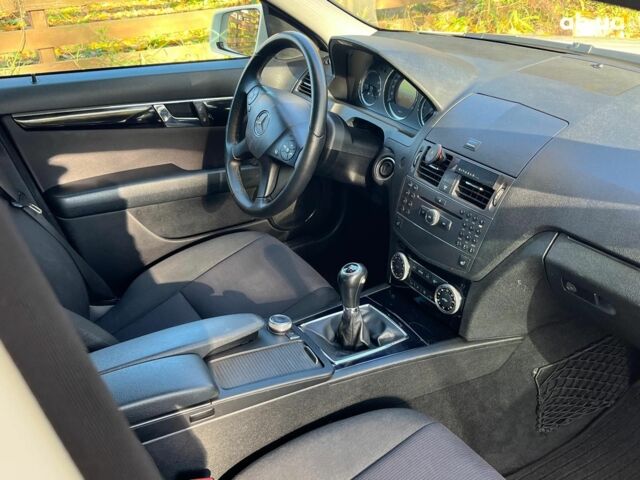 Мерседес С Класс 2010 в Киеве на Automoto.ua Белый Мерседес С Класс, объемом двигателя 2.1 л и пробегом 412 тыс. км за 8990 $, фото 30 на Automoto.ua