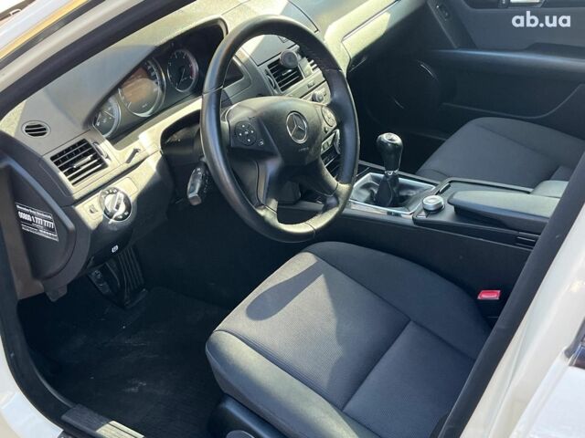 Мерседес С Класс 2010 в Киеве на Automoto.ua Белый Мерседес С Класс, объемом двигателя 2.1 л и пробегом 412 тыс. км за 8990 $, фото 14 на Automoto.ua