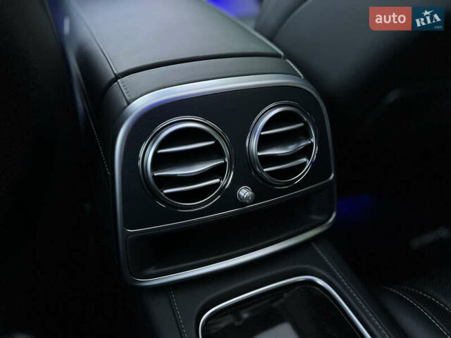 Черный Мерседес С Класс, объемом двигателя 5.46 л и пробегом 36 тыс. км за 85000 $, фото 44 на Automoto.ua