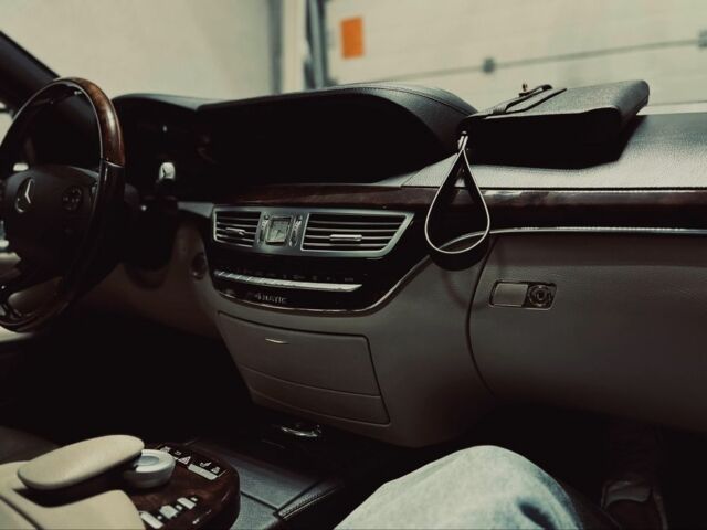 Черный Мерседес С Класс, объемом двигателя 4.7 л и пробегом 322 тыс. км за 12800 $, фото 15 на Automoto.ua