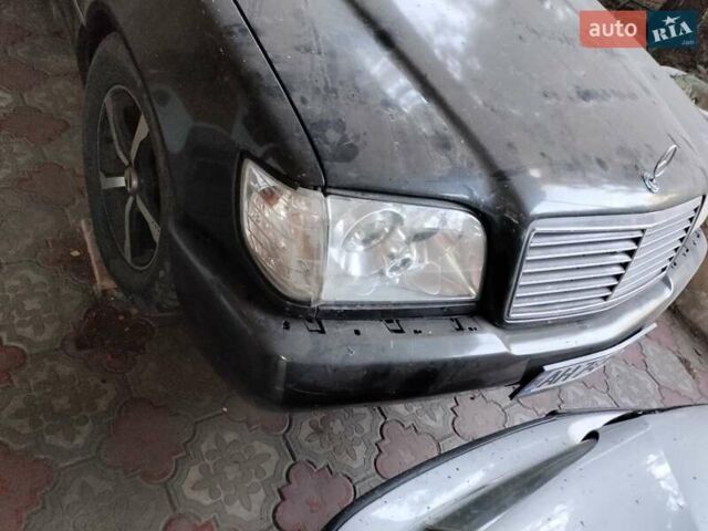 Черный Мерседес С Класс, объемом двигателя 4.2 л и пробегом 300 тыс. км за 3500 $, фото 1 на Automoto.ua