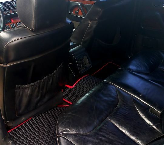 Черный Мерседес С Класс, объемом двигателя 3.2 л и пробегом 350 тыс. км за 3500 $, фото 3 на Automoto.ua