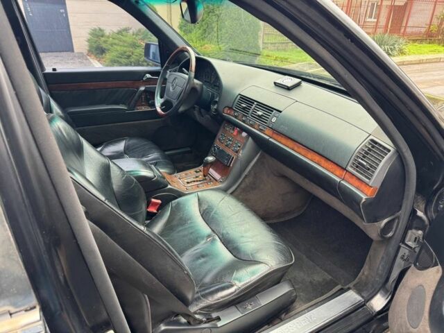 Черный Мерседес С Класс, объемом двигателя 6 л и пробегом 390 тыс. км за 4000 $, фото 13 на Automoto.ua