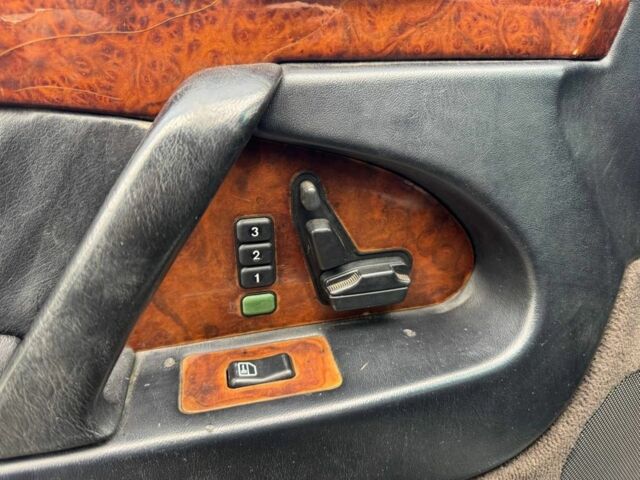 Черный Мерседес С Класс, объемом двигателя 6 л и пробегом 390 тыс. км за 4000 $, фото 10 на Automoto.ua