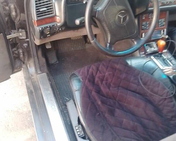 Чорний Мерседес С Клас, об'ємом двигуна 3.45 л та пробігом 638 тис. км за 4000 $, фото 4 на Automoto.ua