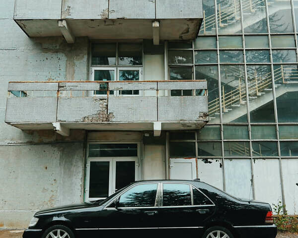 Черный Мерседес С Класс, объемом двигателя 3.5 л и пробегом 395 тыс. км за 4550 $, фото 1 на Automoto.ua