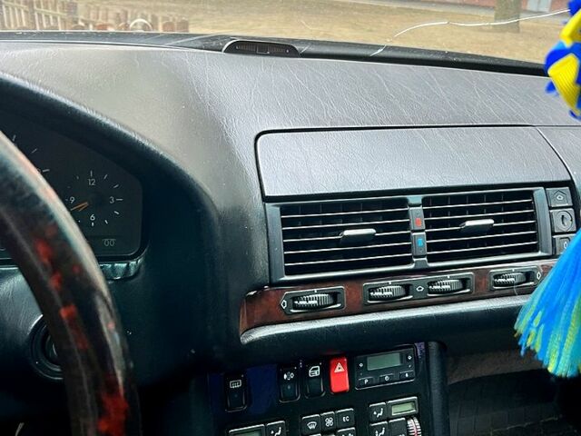 Чорний Мерседес С Клас, об'ємом двигуна 3.4 л та пробігом 483 тис. км за 5300 $, фото 4 на Automoto.ua