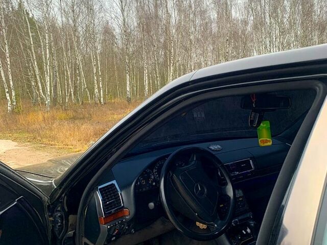 Черный Мерседес С Класс, объемом двигателя 3.2 л и пробегом 446 тыс. км за 5500 $, фото 6 на Automoto.ua