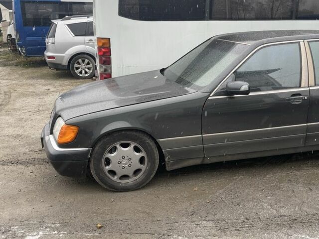 Черный Мерседес С Класс, объемом двигателя 4.2 л и пробегом 900 тыс. км за 2800 $, фото 2 на Automoto.ua