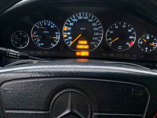 Черный Мерседес С Класс, объемом двигателя 3.2 л и пробегом 446 тыс. км за 5500 $, фото 8 на Automoto.ua