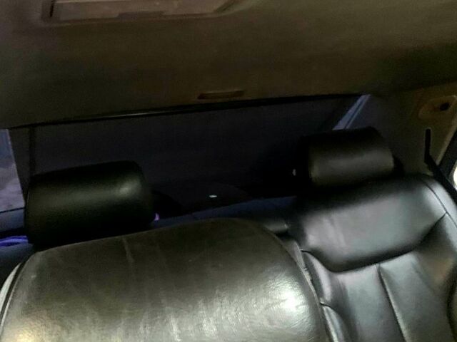 Черный Мерседес С Класс, объемом двигателя 3.2 л и пробегом 446 тыс. км за 5500 $, фото 7 на Automoto.ua