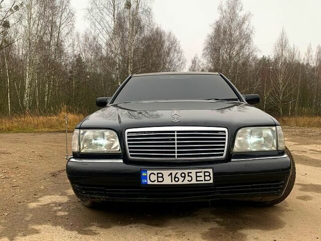 Черный Мерседес С Класс, объемом двигателя 3.2 л и пробегом 446 тыс. км за 5500 $, фото 1 на Automoto.ua