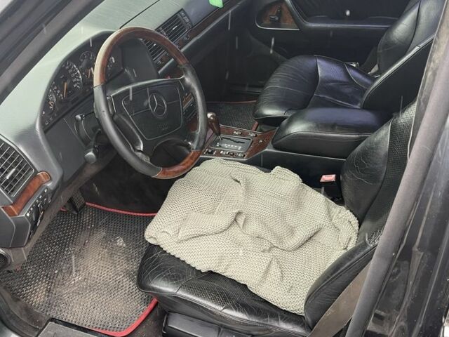 Черный Мерседес С Класс, объемом двигателя 4.2 л и пробегом 900 тыс. км за 2800 $, фото 5 на Automoto.ua