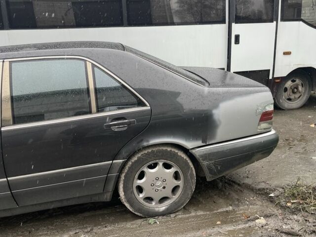 Черный Мерседес С Класс, объемом двигателя 4.2 л и пробегом 900 тыс. км за 2800 $, фото 3 на Automoto.ua