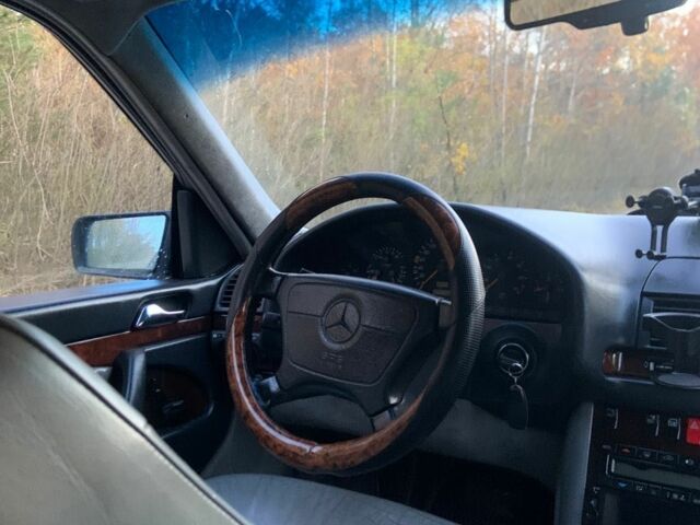 Черный Мерседес С Класс, объемом двигателя 3.2 л и пробегом 304 тыс. км за 4700 $, фото 11 на Automoto.ua