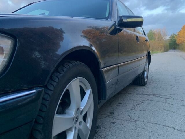 Черный Мерседес С Класс, объемом двигателя 3.2 л и пробегом 304 тыс. км за 4700 $, фото 17 на Automoto.ua