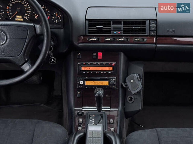 Черный Мерседес С Класс, объемом двигателя 3.2 л и пробегом 410 тыс. км за 7800 $, фото 40 на Automoto.ua