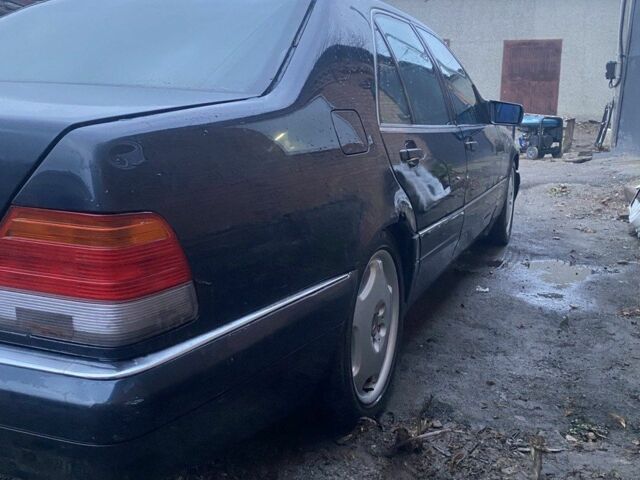 Черный Мерседес С Класс, объемом двигателя 3 л и пробегом 350 тыс. км за 4500 $, фото 5 на Automoto.ua