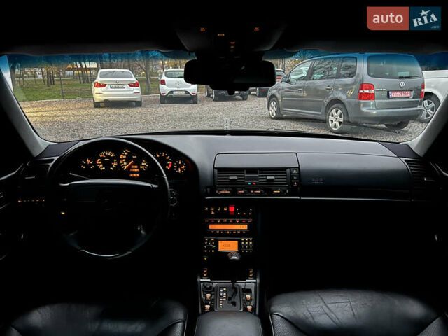Черный Мерседес С Класс, объемом двигателя 5 л и пробегом 312 тыс. км за 23000 $, фото 12 на Automoto.ua