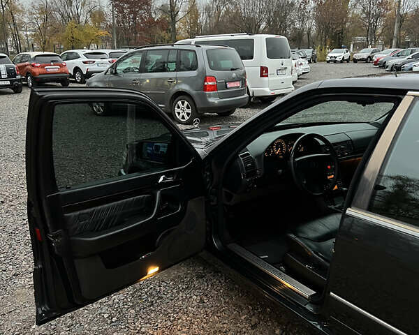 Черный Мерседес С Класс, объемом двигателя 5 л и пробегом 312 тыс. км за 23000 $, фото 9 на Automoto.ua