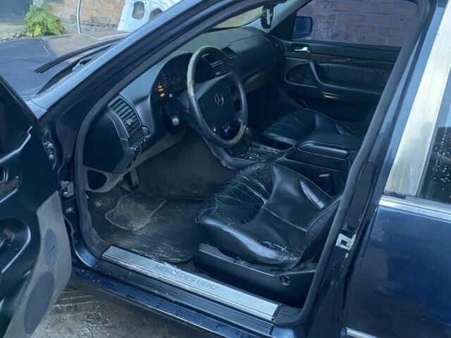 Черный Мерседес С Класс, объемом двигателя 3 л и пробегом 350 тыс. км за 4500 $, фото 6 на Automoto.ua