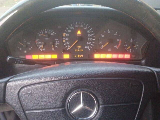 Черный Мерседес С Класс, объемом двигателя 3 л и пробегом 350 тыс. км за 4500 $, фото 11 на Automoto.ua