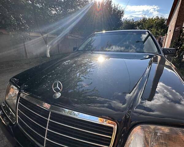 Черный Мерседес С Класс, объемом двигателя 0 л и пробегом 300 тыс. км за 10000 $, фото 1 на Automoto.ua