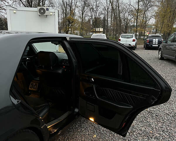 Черный Мерседес С Класс, объемом двигателя 5 л и пробегом 312 тыс. км за 23000 $, фото 18 на Automoto.ua