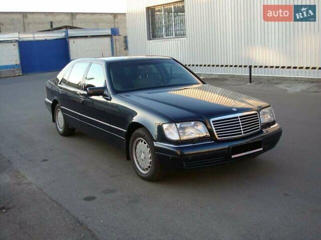 Черный Мерседес С Класс, объемом двигателя 3.2 л и пробегом 295 тыс. км за 10000 $, фото 3 на Automoto.ua