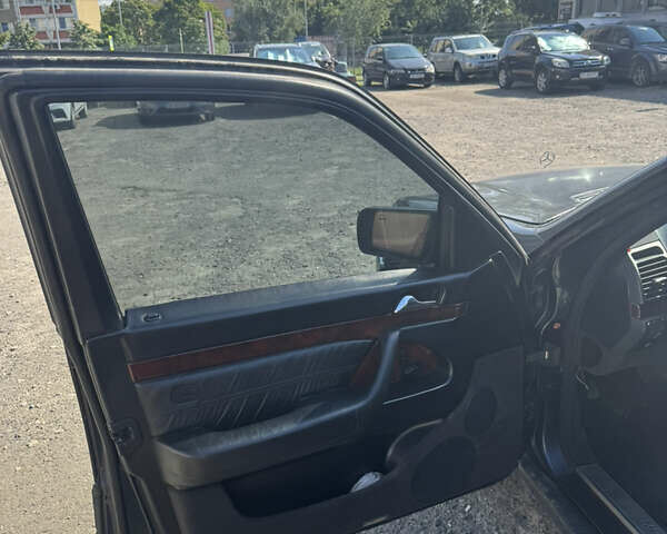 Черный Мерседес С Класс, объемом двигателя 5 л и пробегом 440 тыс. км за 8000 $, фото 7 на Automoto.ua