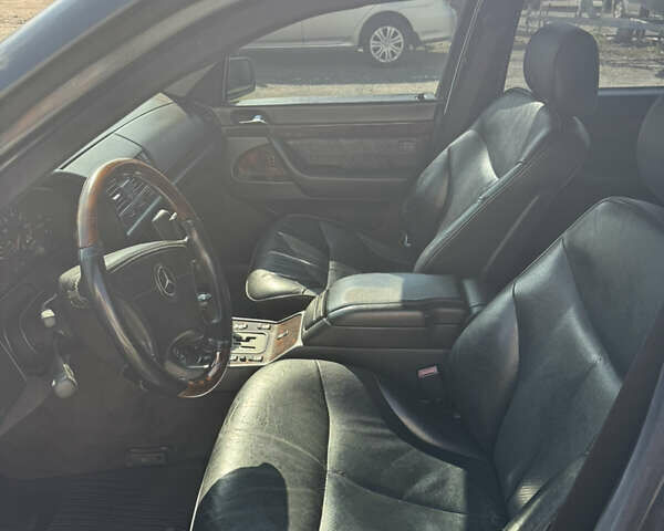 Черный Мерседес С Класс, объемом двигателя 5 л и пробегом 440 тыс. км за 8000 $, фото 6 на Automoto.ua