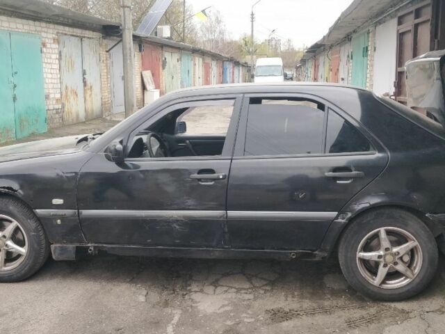 Чорний Мерседес С Клас, об'ємом двигуна 2 л та пробігом 420 тис. км за 950 $, фото 1 на Automoto.ua